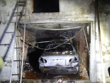 Pożar garażu w Racławiczkach. Spłonął samochód osobowy