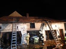 Pożar garażu w Racławiczkach. Spłonął samochód osobowy