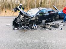 Wypadek w Jełowej. Zderzyły się trzy samochody osobowe 