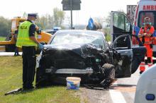 Audi zderzyło się z ciężarówką. Niebezpieczne zdarzenie na Krapkowickiej