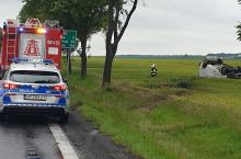 Bus dachował na DK94 w Zielęcicach. Jedna osoba w szpitalu