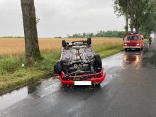 Samochód osobowy dachował w Straduni