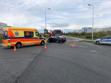 Niebezpieczne zderzenie na Technologicznej w Opolu. Jedna osoba przewieziona do szpitala