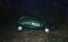 Olszowa: Po zderzeniu jeden z samochodów dachował i wpadł do rowu