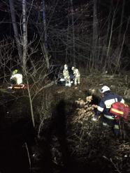 Samochód zjechał ze skarpy. Jedna osoba ranna 