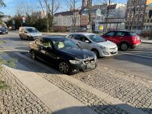 Zderzenie pojazdów na ulicy Piastowskiej w Opolu. Jedna osoba poszkodowana