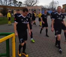 Lider IV ligi gromi na własnym boisku