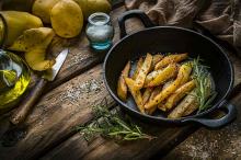 Nietypowe przepisy na domowe frytki - masło, cynamon lub parmezan
