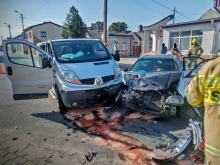 Zderzenie pojazdów w Praszce. Jedna osoba przewieziona do szpitala