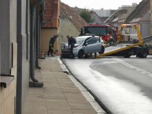 Samochód wjechał w budynek mieszkalny. Pojazd uszkodził przyłącze gazu