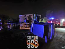 Ciężarówka przewożąca paszę zderzyła się z dwoma autami osobowymi. Jedna osoba nie żyje