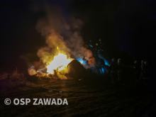 5 zastępów straży gasiło pożar słomy w Zawadzie