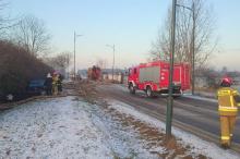 Zderzenie ciężarówki przewożącej drewno z osobówką w Strzelcach Opolskich