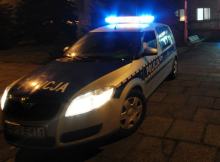 Strzeleccy policjanci eskortowali dziecko do szpitala