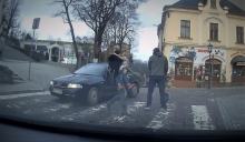 O krok od tragedii na przejściu dla pieszych...