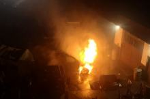 Pożar samochodu osobowego w Kup. Jedna osoba trafiła do szpitala