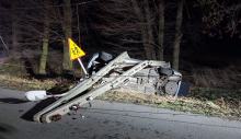 Kierując BMW uderzył w betonowy słup - kierowca i 3 pasażerów pijanych