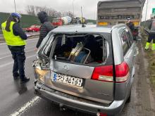 Zderzenie dwóch ciężarówek i osobówki na obwodnicy Opola