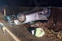 Pijany 73-latek wsiadł za kierownicę. Skończył podróż w rowie