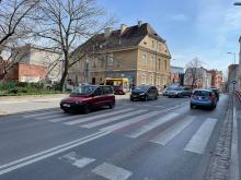 Kolizja przy pasach na Sienkiewicza w Opolu