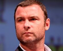 Gwiazda Hollywood w Polsce. Aktor z "Ray Donovan" przyjechał ze specjalną misją