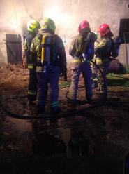 4 zastępy straży gasiły pożar obory w gminie Otmuchów