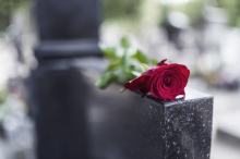 Zasiłek pogrzebowy 2022 - ile wynosi i jak o niego wnioskować?