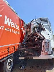 Zderzenie dwóch ciężarówek na 249 km A4. Lądował śmigłowiec LPR