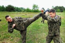 Rezerwiści wojskowi przeszli krótkie szkolenie w koszarach