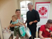 Punkt pomocy żywnościowej dla uchodźców z Ukrainy otwarty przez Caritas. Wiele potrzebujących