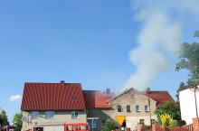 Duży pożar poddasza w Tułowicach. Rodzina straciła dach nad głową...