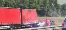 Samochód osobowy wbił się w ciężarówkę na opolskim odcinku A4