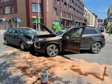Zderzenie pojazdów na skrzyżowaniu 1 Maja z Katowicką. Jedna osoba trafiła do szpitala
