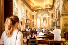"Wierzę w Boga, ale nie w Kościół". Czemu Polacy odchodzą z Kościoła?