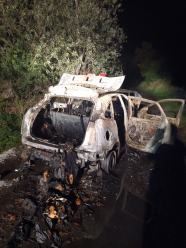 Samochód osobowy doszczętnie spłonął w gminie Pakosławice