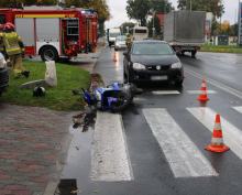Samochód osobowy wjechał w motorower tuż przed przejściem dla pieszych