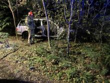 Pożar samochodu osobowego w lesie w miejscowości Sieroniowice
