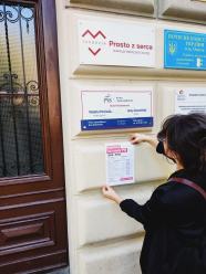 Faktury na drzwiach opolskich biur poselskich polityków Zjednoczonej Prawicy