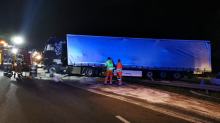 A4 odblokowana po zderzeniu dwóch samochodów ciężarowych 