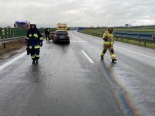 Kierujący BMW wjechał w bariery energochłonne na A4