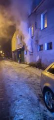 Pożar piwnicy w Namysłowie. Strażacy walczyli z ogniem nocą