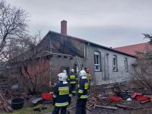 Pożar lokalu w Ochodzach. Na miejscu 9 zastępów straży