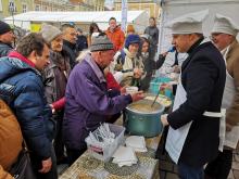 Za nami wielkie śniadanie wielkanocne na opolskim rynku. Przygotowano 2 tysiące porcji żurku