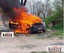 Tragiczny wypadek pod Nysa. Kierowca po uderzeniu w drzewo spłonął