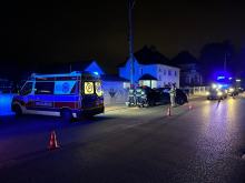 Wypadek na Popiełuszki w Opolu. Samochód uderzył w słup