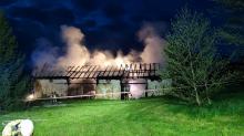 Sześć zastępów straży pożarnej walczyło z pożarem stodoły w gminie Głuchołazy