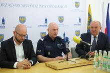 Osiem radiowozów hybrydowych trafi do Komendy Wojewódzkiej Policji w Opolu
