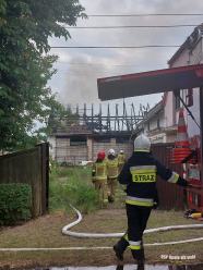 Pożar stodoły w gminie Niemodlin. Spłonął dach