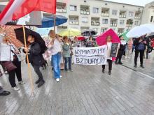 Śmierć ciężarnej 33-latki pchnęła ludzi na ulice miast. "Ani jednej więcej!"