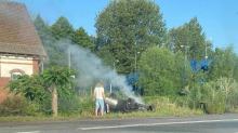 Niebezpieczny wypadek na Brzeziu. Jedno z aut po zderzeniu zaczęło się palić